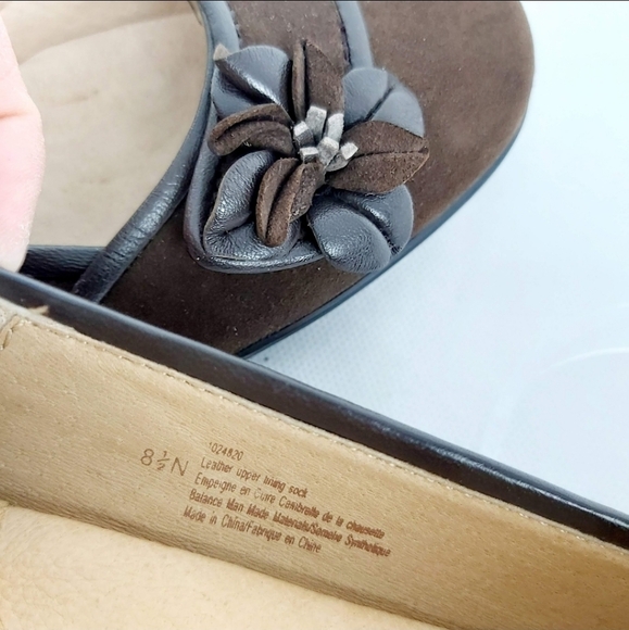 Sofft Brown Suede Kitten Heel Pumps with Bow - Picture 7 of 7